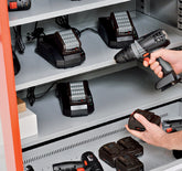 Dringenberg Akku-Schrank groß, Kabeleing. rechts 034211-7035-5010